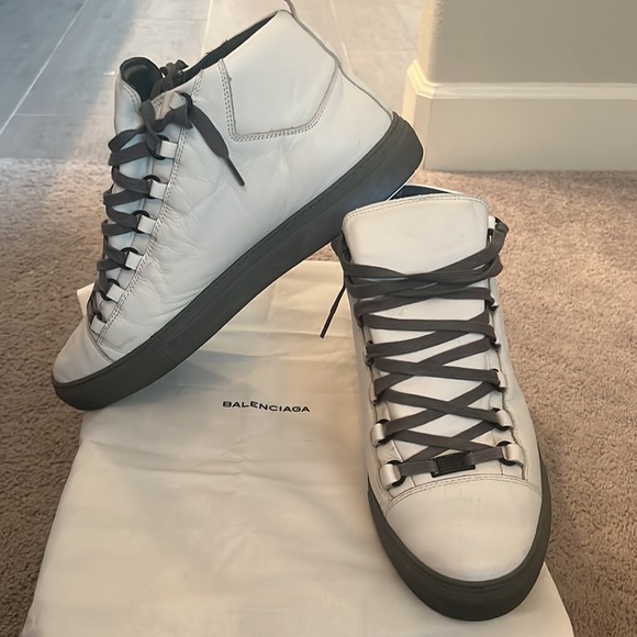 Men’s Balenciaga Sneakers - Picture 2 of 3
